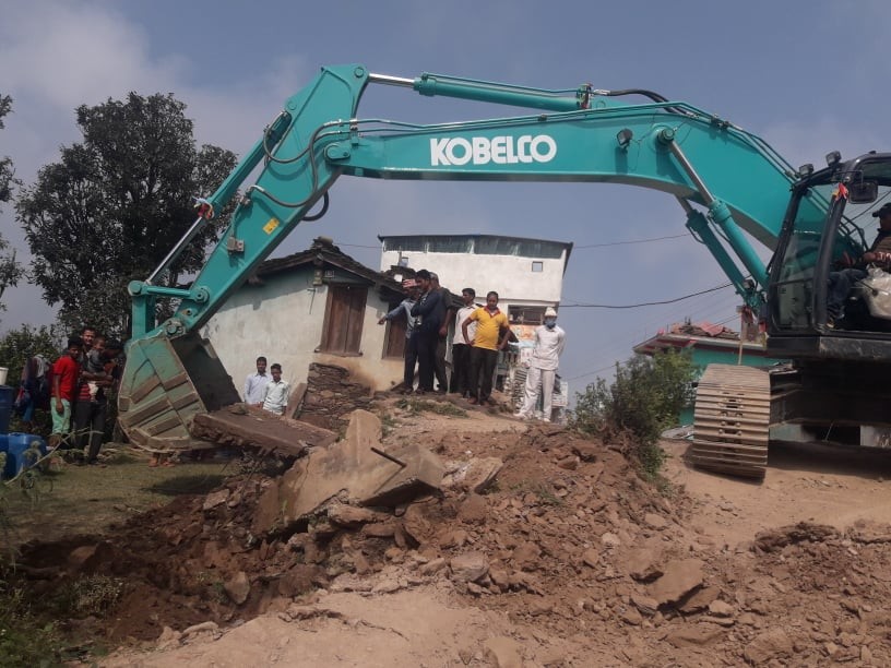 बैतडीका ११ सडकमा स्तरोन्नतीको काम 